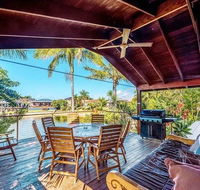 Coconut Grove Holiday House - Accommodation in Surfers Paradise