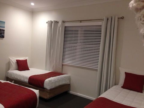 Colonial Lodge Motor Inn - Accommodation in Surfers Paradise 2