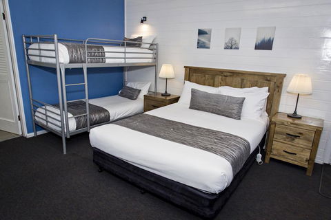 Colonial Motel & Apartments - Accommodation in Surfers Paradise 3