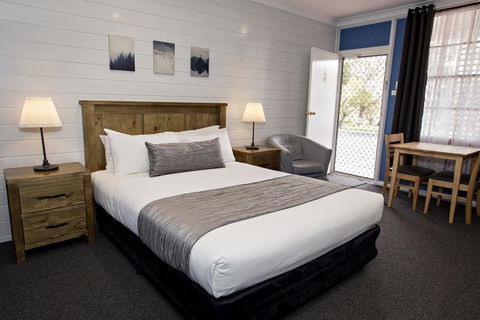 Colonial Motel & Apartments - Accommodation in Surfers Paradise 1