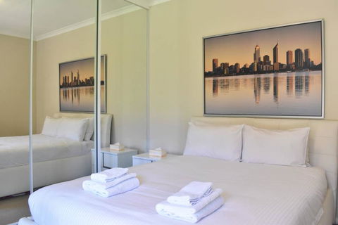 Comfortable 2 Bedroom Unit With Garden - Accommodation in Surfers Paradise 2
