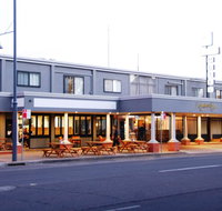 Commodore Motor Inn - Accommodation in Surfers Paradise