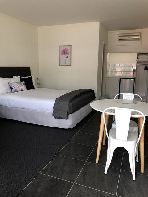 Commodore Motor Inn - Accommodation in Surfers Paradise 3
