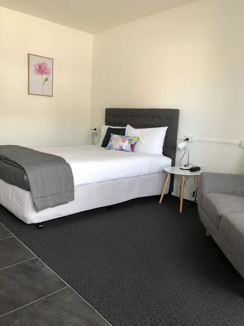 Commodore Motor Inn - Accommodation in Surfers Paradise 2