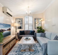 Contemporary Cottage in Perfect Lifestyle Address - Accommodation in Surfers Paradise