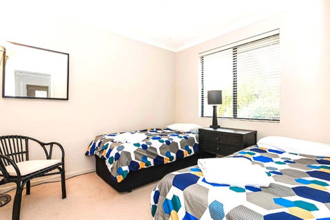 Coode Street Townhouse - Accommodation in Surfers Paradise 3