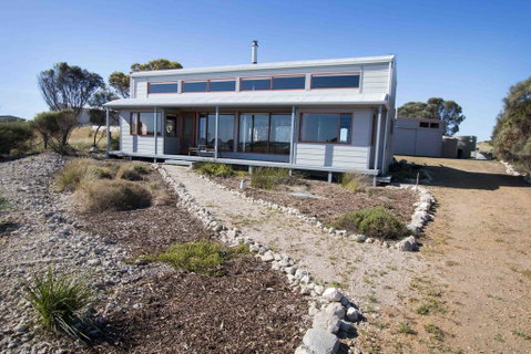 Coorong Aurora - Breathtaking Waterfront Escape - Accommodation in Surfers Paradise 2