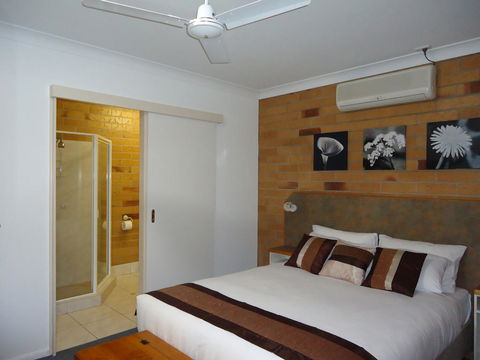 Copper Country Motor Inn & Restaurant - Accommodation in Surfers Paradise 2