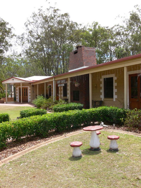 Copper Country Motor Inn & Restaurant - Accommodation in Surfers Paradise 3
