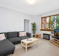 Cosy 2BR plus Parking in Nth Sydney - Accommodation in Surfers Paradise