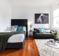 Cosy nook in inner-city Victorian mansion - Accommodation in Surfers Paradise