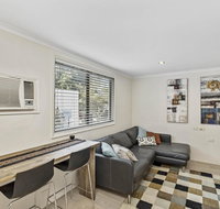 Cosy Studio Apartment Seconds From Manly Beach - Accommodation in Surfers Paradise