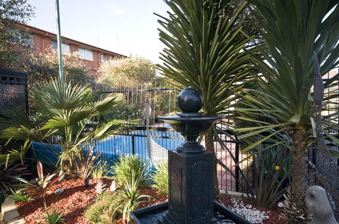 Country Plaza Motel - Accommodation in Surfers Paradise 2