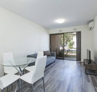 Cozy  Perfect Location next to Perth Zoo - Accommodation in Surfers Paradise