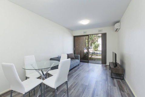 Cozy & Perfect Location Next To Perth Zoo - Accommodation in Surfers Paradise 0