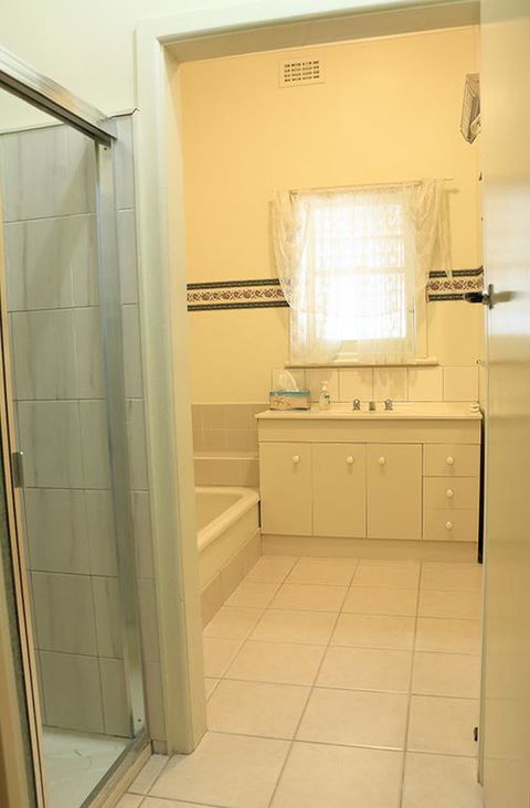 Curnows - Accommodation in Surfers Paradise 3