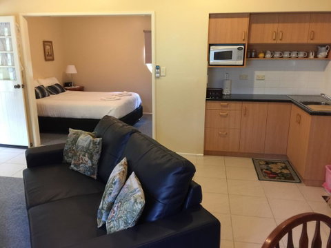 Curtis Cottage - Accommodation in Surfers Paradise 2