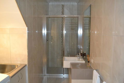 Cypress Drive Town House - Accommodation in Surfers Paradise 2