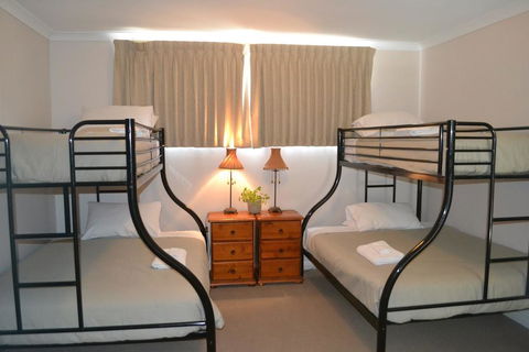 Cypress Drive Town House - Accommodation in Surfers Paradise 1