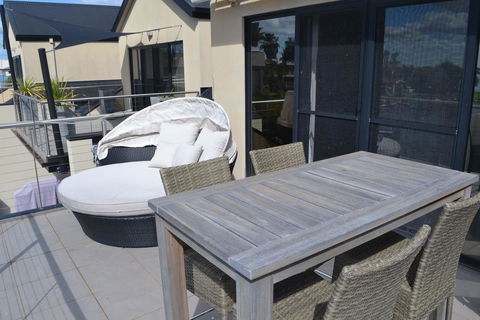 Cypress Drive Town House - Accommodation in Surfers Paradise 3