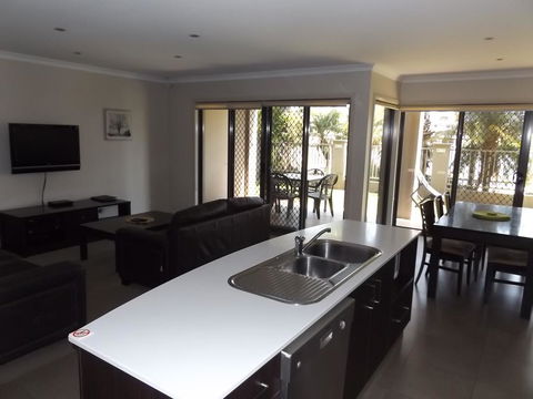 Cypress Water Front Apartments - Accommodation in Surfers Paradise 1