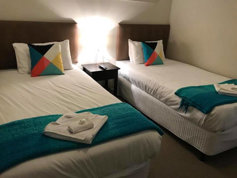 Cypress Water Front Apartments - Accommodation in Surfers Paradise 2