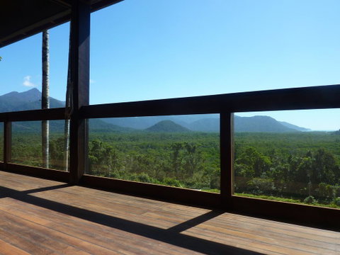 Daintree Holiday Homes - La Vista - Accommodation in Surfers Paradise 0