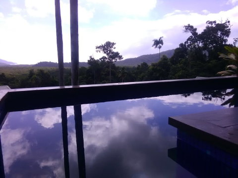Daintree Holiday Homes - La Vista - Accommodation in Surfers Paradise 2