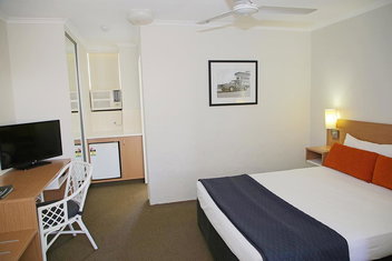 Darcy Arms Hotel Motel with Accommodation in Surfers Paradise