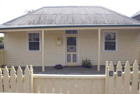 Darcy's Cottage On Piper - Accommodation in Surfers Paradise 0