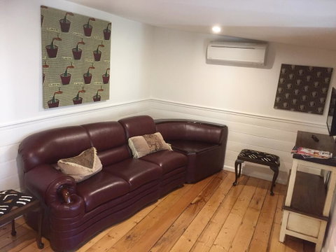 Darcy's Cottage On Piper - Accommodation in Surfers Paradise 1