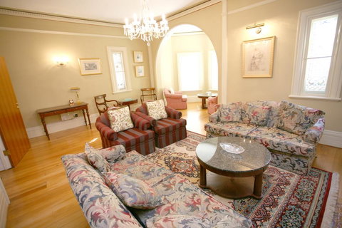 Darcy's Hotel - Accommodation in Surfers Paradise 2