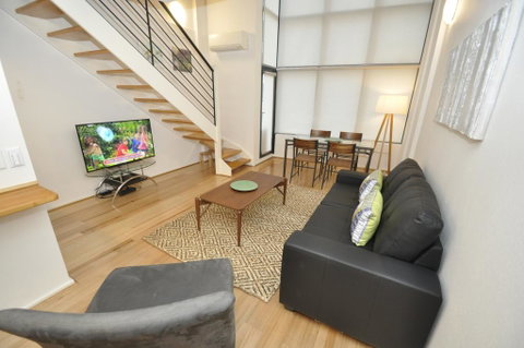 Darlinghurst Fully Self Contained Modern 1 Bed Apartment (POP) - Accommodation in Surfers Paradise 2