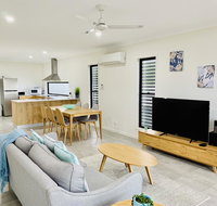 DAYDREAMING Airlie Beach Water views  only 200m to boardwalk. - Accommodation in Surfers Paradise