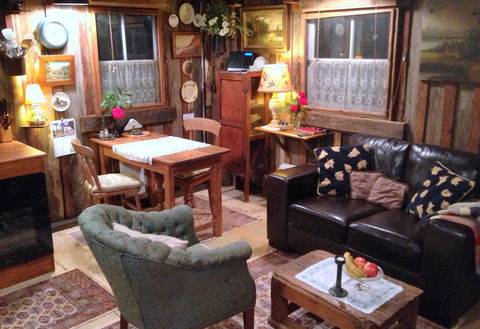 Devon Cottage - Accommodation in Surfers Paradise 2