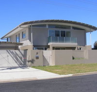 Dew on Lakeview Street - Accommodation in Surfers Paradise