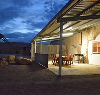 Dug Out BB Apartments - Accommodation in Surfers Paradise