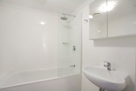 Edge 6/16 Clyde Street - Accommodation in Surfers Paradise 3
