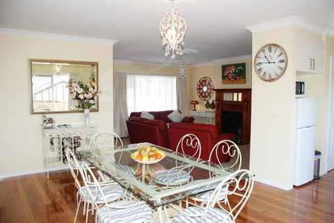 Edwards Rose - Accommodation in Surfers Paradise 3