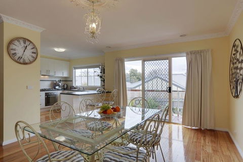 Edwards Rose - Accommodation in Surfers Paradise 2