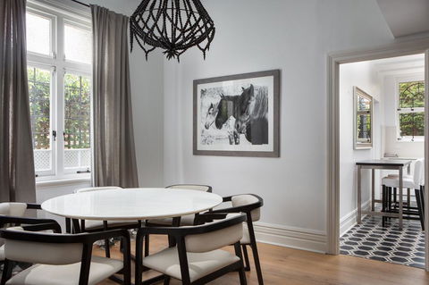 Elegant 3-Bed Heritage House Near Parks And Cafes - Accommodation in Surfers Paradise 2