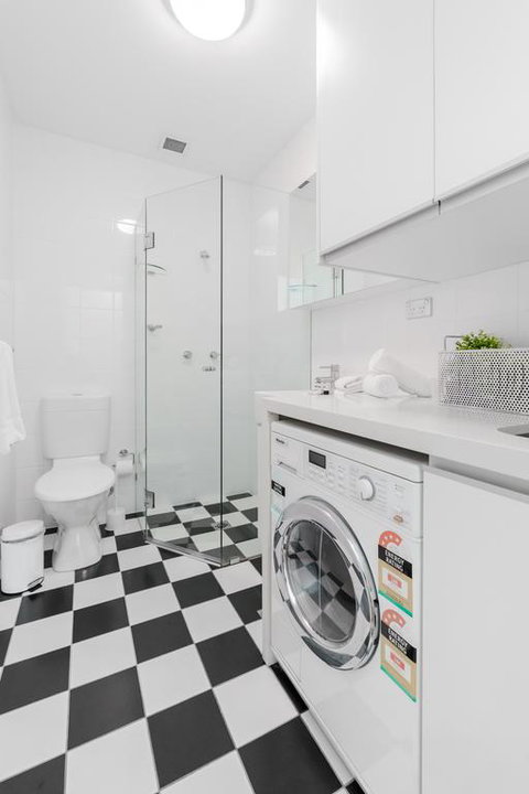 Elegantly Styled Studio In Stunning Glebe Estate - Accommodation in Surfers Paradise 3