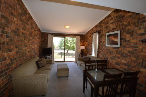 Ellswood 5 - Accommodation in Surfers Paradise 3