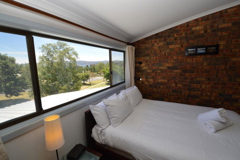 Ellswood 5 - Accommodation in Surfers Paradise 1