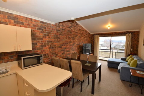 Ellswood 6 - Accommodation in Surfers Paradise 1
