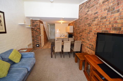 Ellswood 6 - Accommodation in Surfers Paradise 2