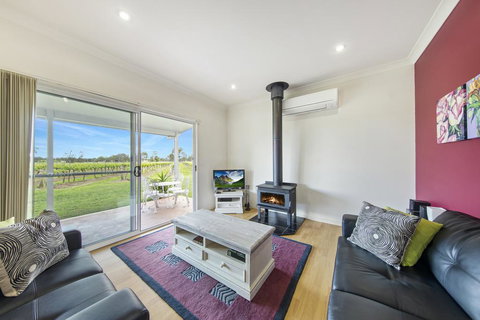 Emma's Cottage Vineyard - Accommodation in Surfers Paradise 2