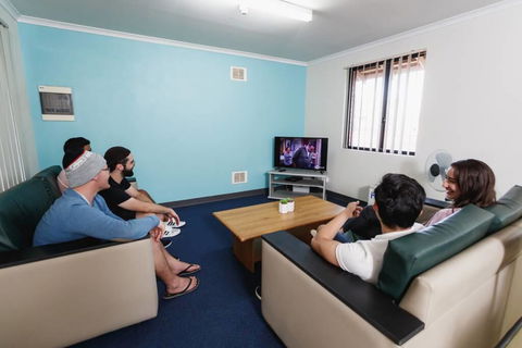 Erica Underwood House 6 Bedroom Flat - Accommodation in Surfers Paradise 1