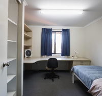 Erica Underwood House 6 Bedroom Flat - Accommodation in Surfers Paradise