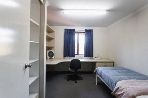 Erica Underwood House 6 Bedroom Flat - Accommodation in Surfers Paradise 0